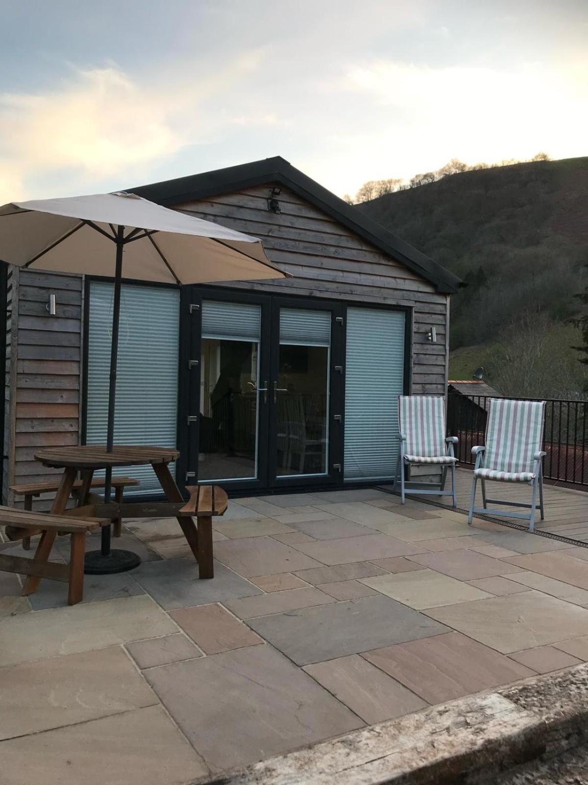 The Lodge Llangollen Bagian luar foto